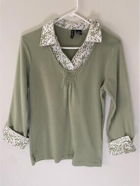Jason Maxwell Women's Size S Shirt Olive Green W/Contrast Print V Collar & Cuffs